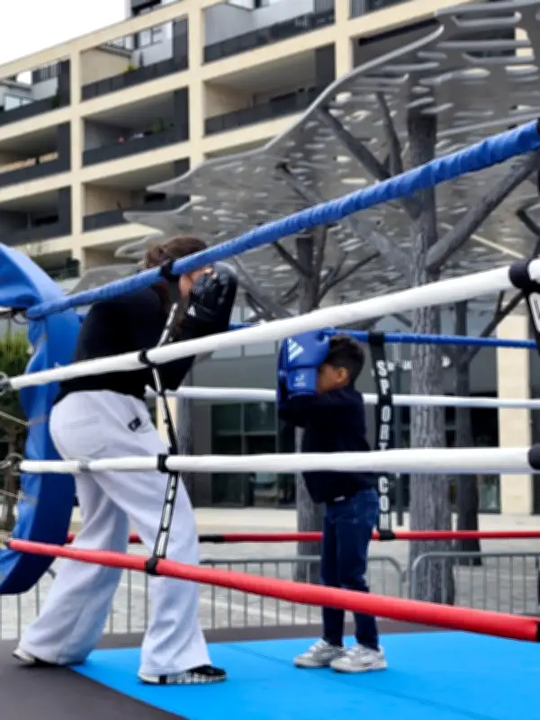 Gala de boxe réussi place Marie-de-Gournay à Bordeaux
