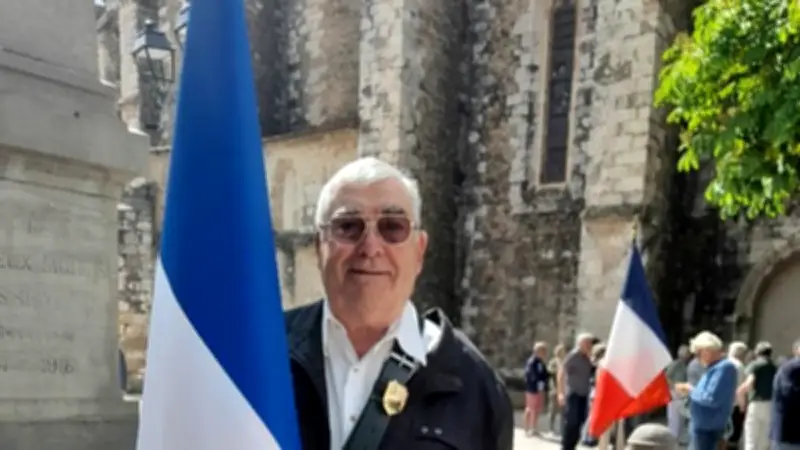 Gilbert Aussillous honoré pour 18 ans de porte-drapeau à Cessenon