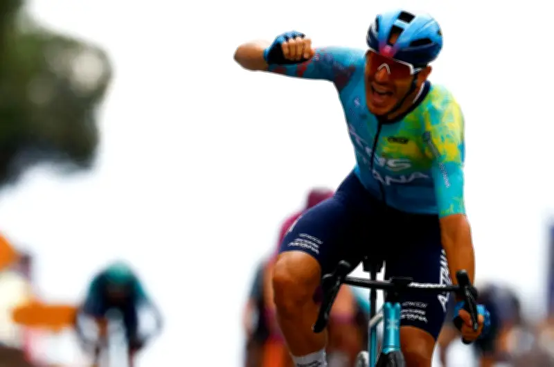 Giro 2026 : Davide Ballerini remporte la 5e étape après une chute dans le final