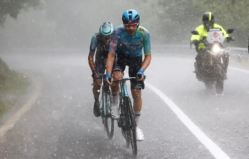 Giro: Arrieta gagne une 5e étape rocambolesque sous une pluie diluvienne