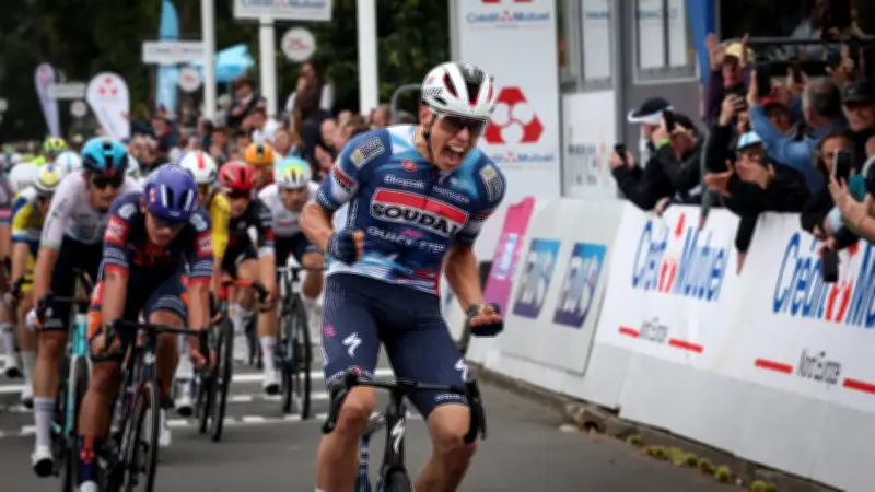Giro : Paul Magnier remporte la 1re étape et s'empare du maillot rose