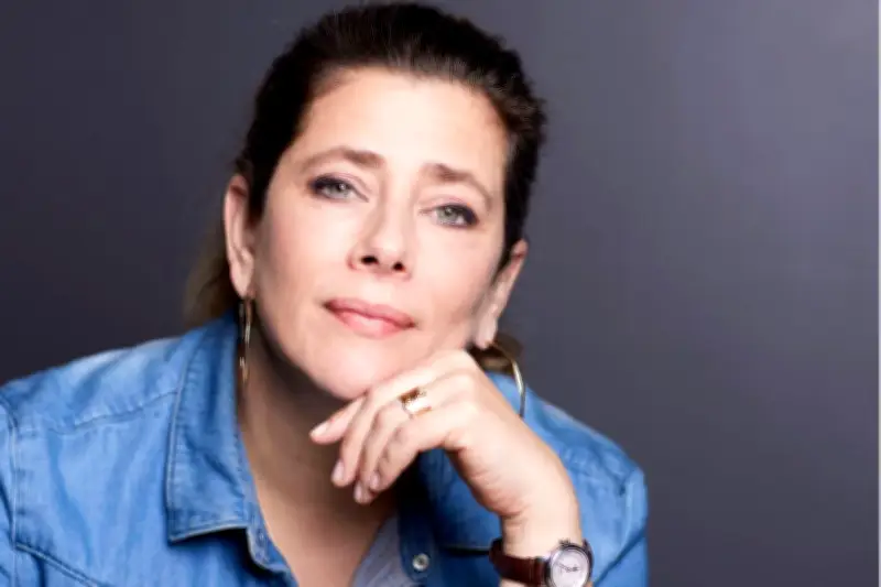 Giulia Foïs puise dans la librairie Les Parleuses pour son premier roman