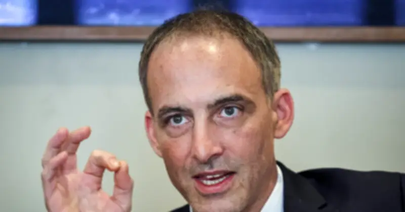 Glucksmann et la rupture de classe : un héritage politique complexe