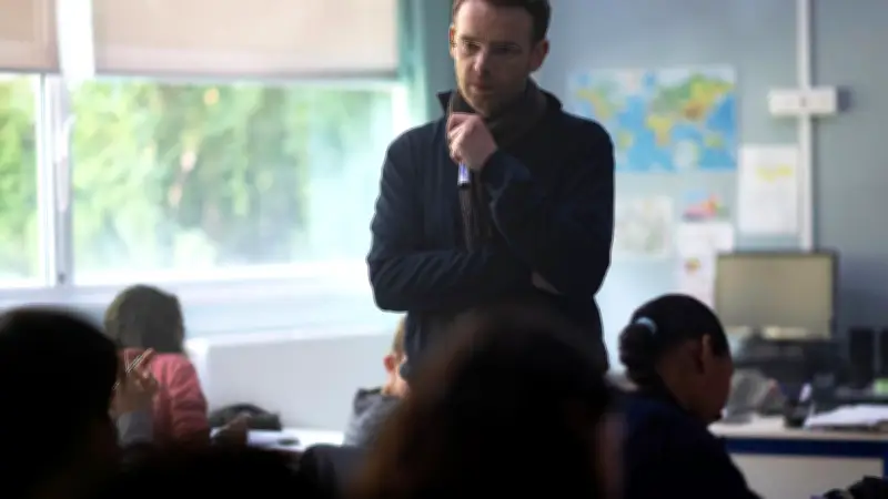 Gouvernement encourage le film sur Samuel Paty sans l'obliger aux élèves