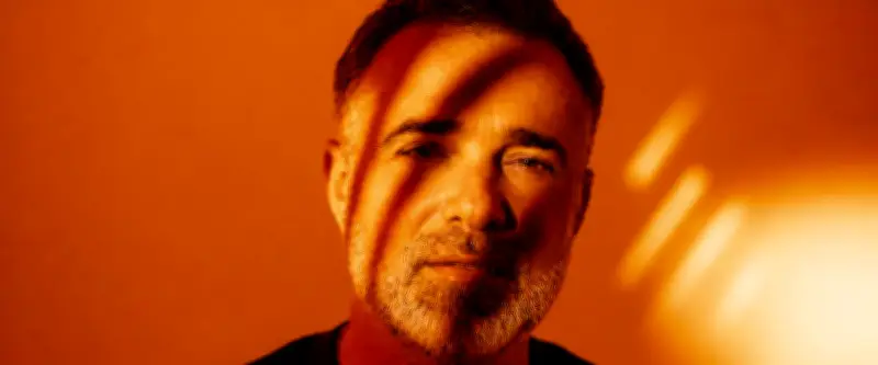 Greg Delon sort "Traces", un album deep house mélancolique et spirituel