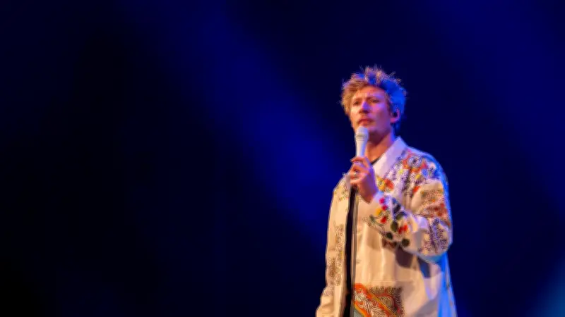 Gérémy Crédeville : nouveau show «Enchanteur» et pas de biopic Johnny