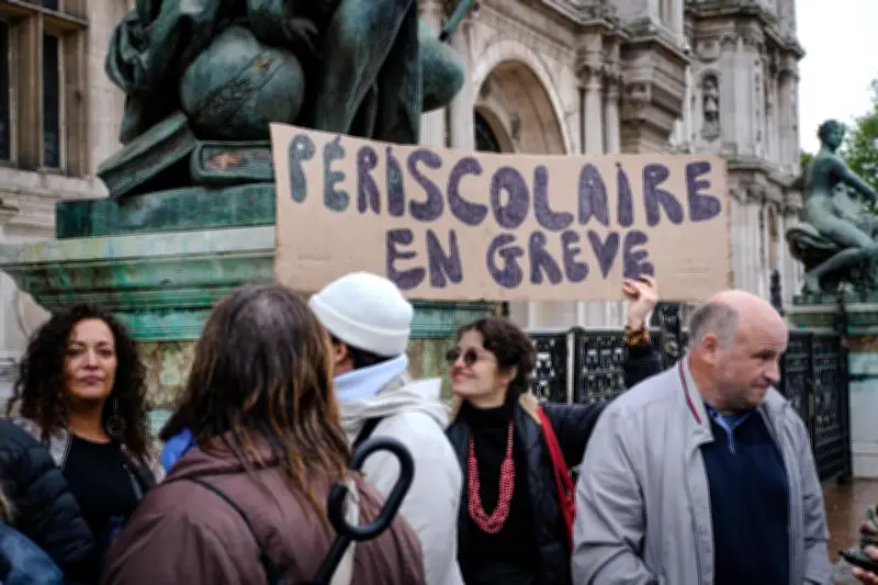 Grève des animateurs périscolaires parisiens face à un climat de suspicion