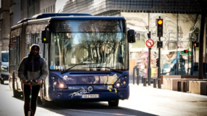 Grève des bus à Nîmes menaçant la feria de Pentecôte