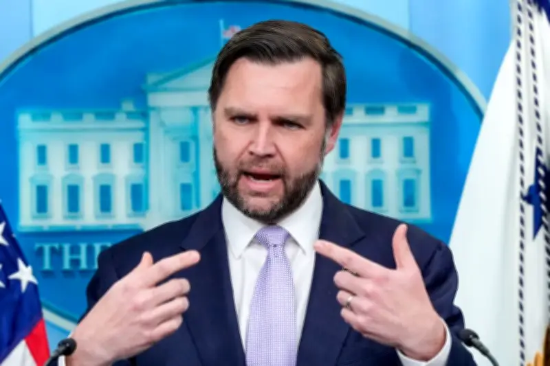 Guerre au Moyen-Orient : les États-Unis ont le doigt sur la gâchette, prévient JD Vance