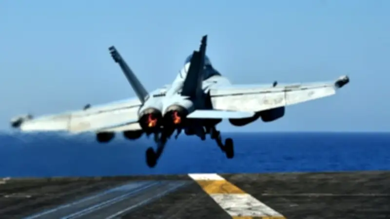 Guerre en Iran : un F-18 américain détruit le gouvernail d’un pétrolier