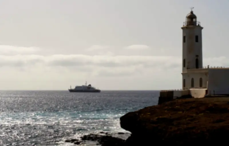 Hantavirus : le bateau de croisière vers Las Palmas ou Tenerife