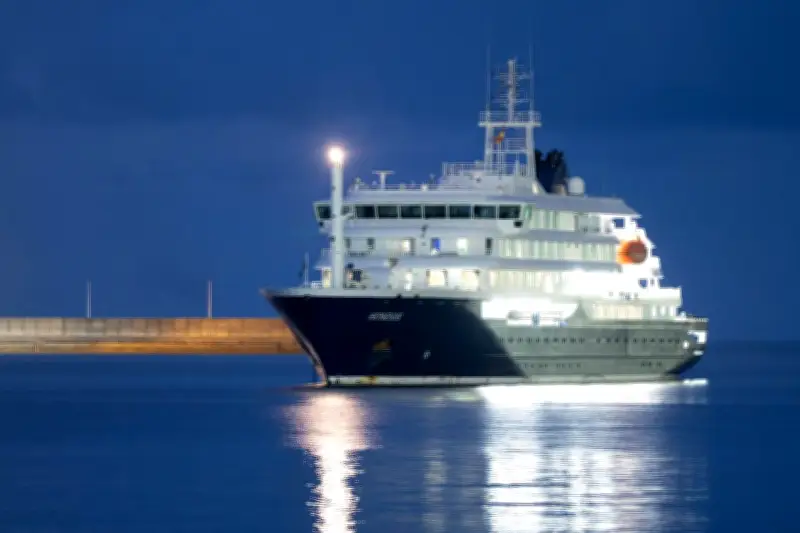 Hantavirus : le MV Hondius accoste à Tenerife, évacuation de plus de cent personnes