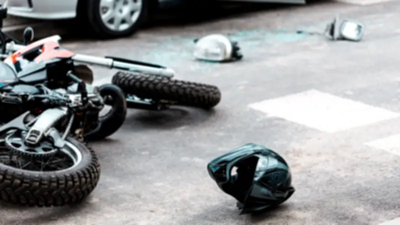 Haute-Savoie : un motard de 29 ans tué dans une collision à l'arrêt