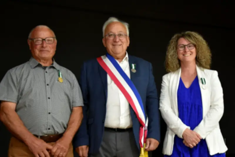 Hautefort honore trois citoyens engagés lors de la plantation du mai