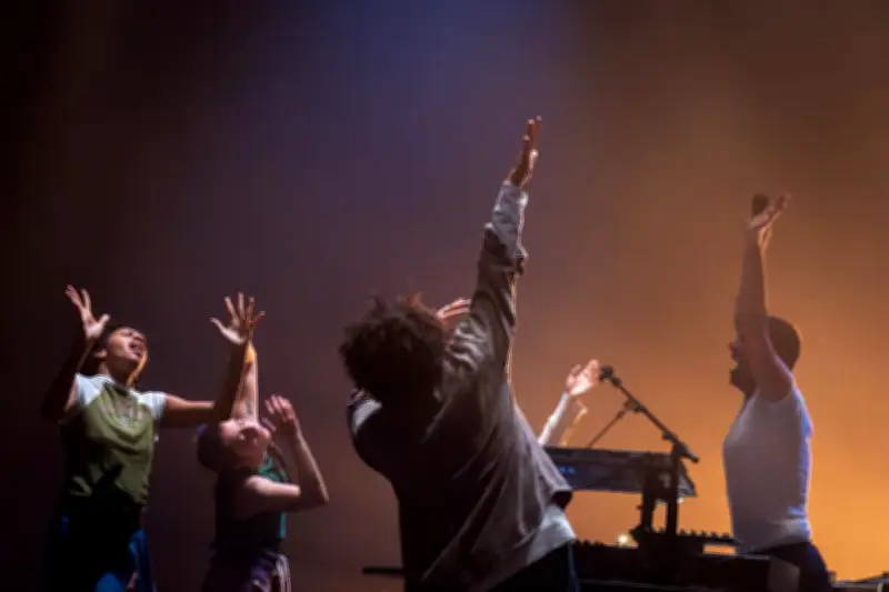 Hervé et MazelFreten : un concert dansé immersif à Fréjus et Ollioules
