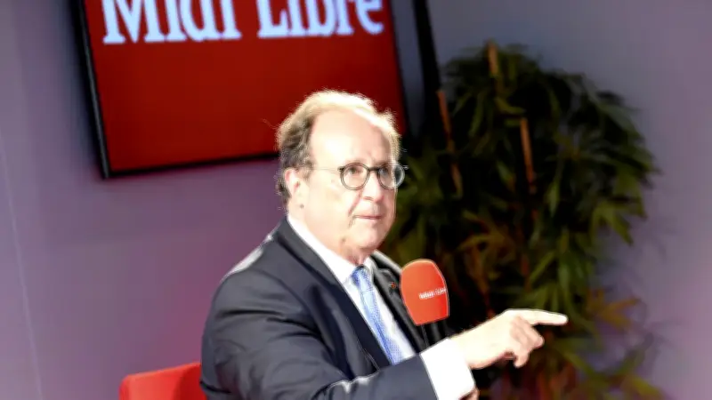 Hollande alerte sur les menaces pesant sur la France et l'Europe