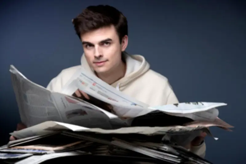 Hugo Travers, le journaliste star qui décrypte l'actu pour les jeunes