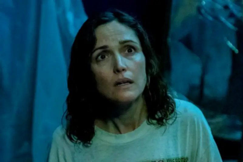 «If I Had Legs I’d Kick You» : Rose Byrne, mère à bout