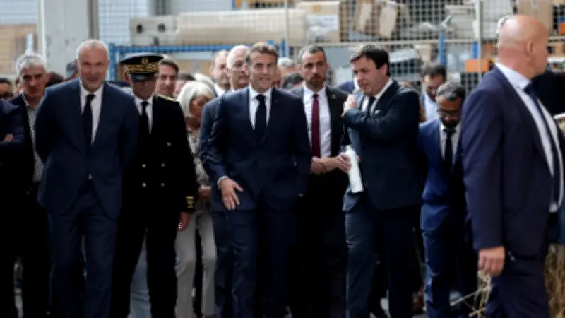 Il croise Macron par hasard et discute carburants en Ariège