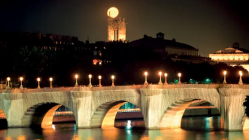 Il y a 40 ans, Christo emballait le Pont-Neuf à Paris : récit d'une épopée