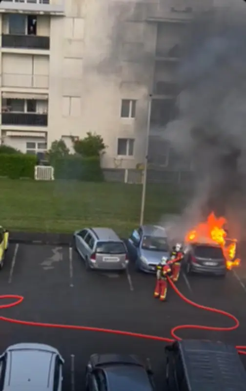 Incendie de voiture sur le parking des Gaves à Mourenx