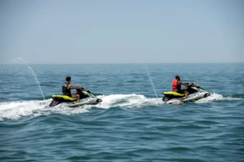 Incendie d'un jet-ski au lac de Carcans : deux jeunes brûlés
