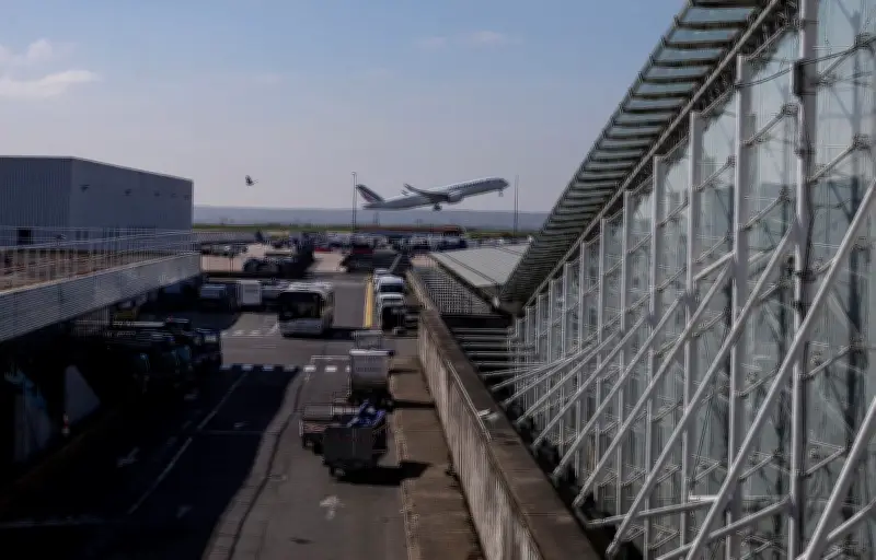 Incendie dévastateur près de Roissy CDG : une usine de pâtisseries détruite
