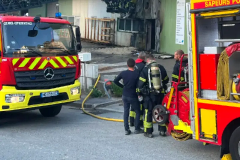 Incendie maîtrisé dans une zone d'activité près de Nice