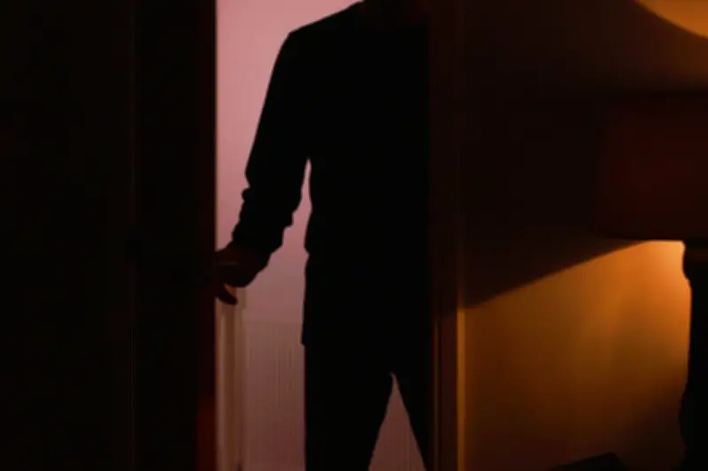 Incesteur : quand la langue dérive pour mieux comprendre le crime