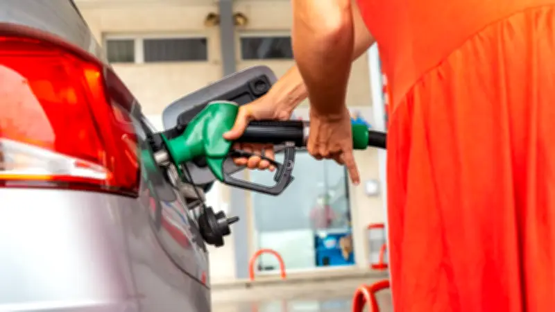 Indemnité carburant de 50 € : modalités pour les travailleurs modestes