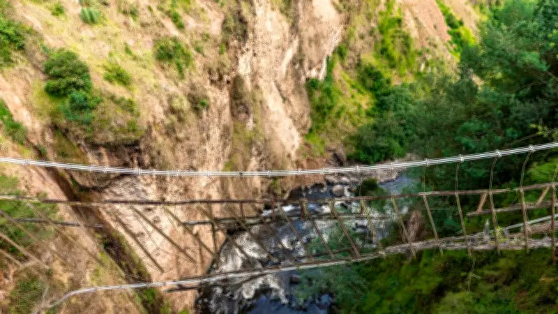 Indonésie : deux touristes autrichiens meurent dans l'effondrement d'un pont suspendu
