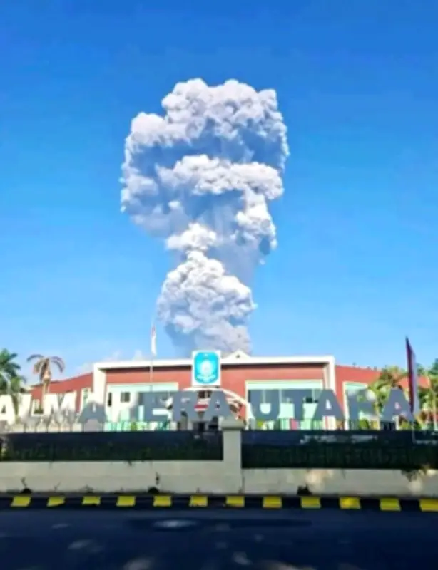 Indonésie : trois randonneurs meurent après l'éruption d'un volcan sur l'île d'Halmahera