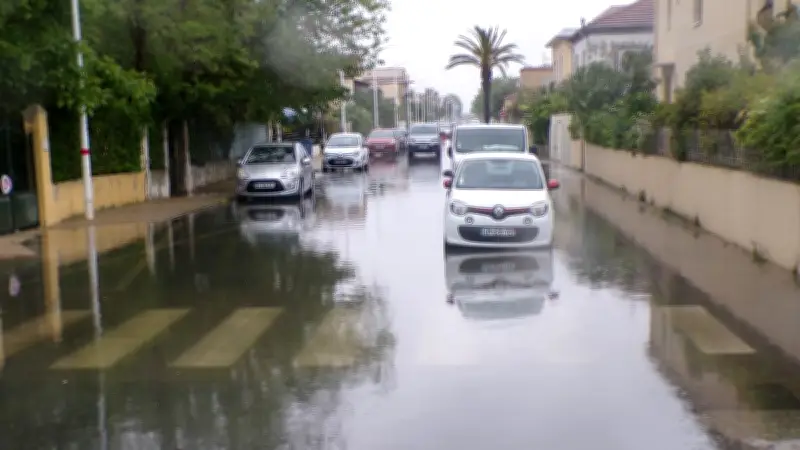 Inondations au Grau-du-Roi : l'avenue de Camargue submergée