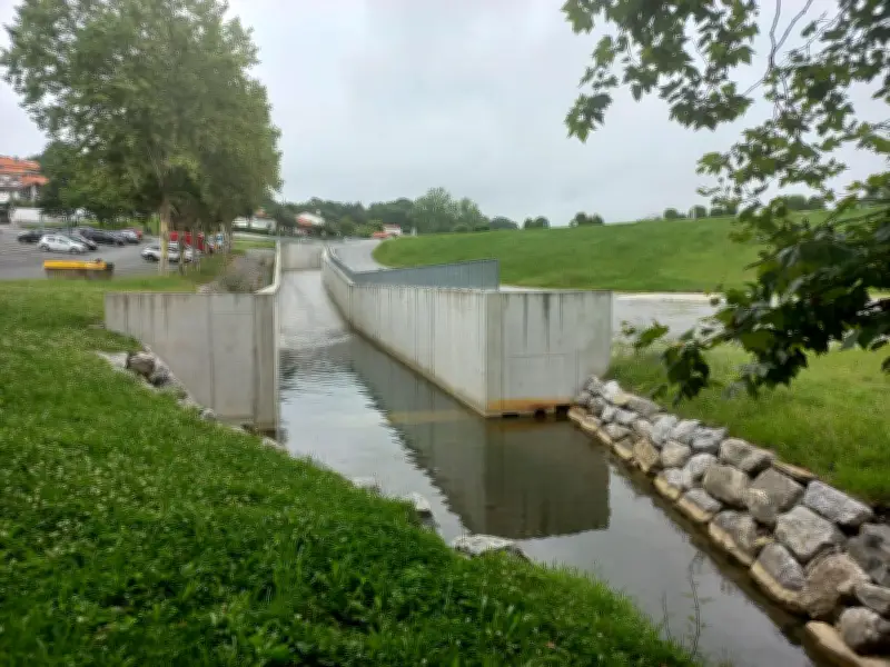 Inondations à Saint-Pée-sur-Nivelle : le rôle des barrages expliqué