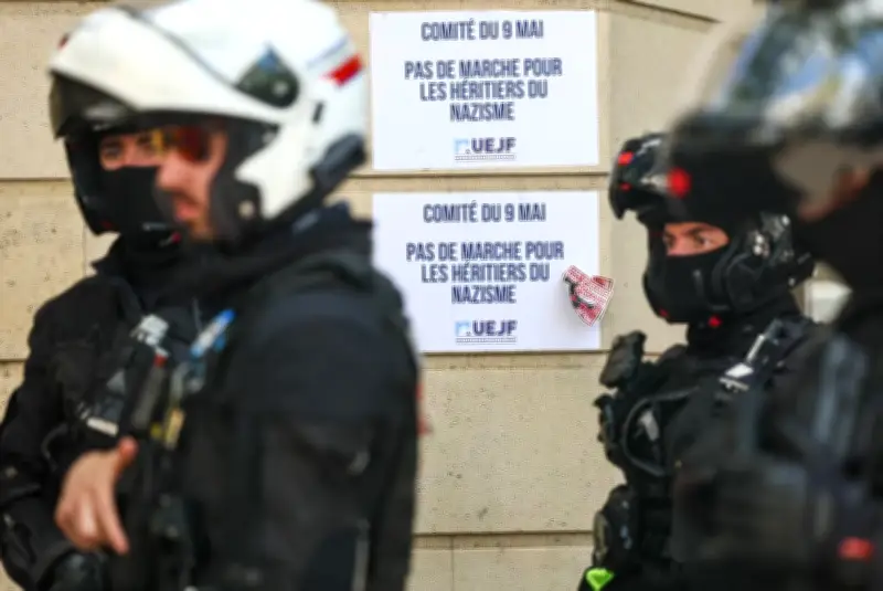 Interdits de marche, les néofascistes du C9M déposent leur gerbe en catimini