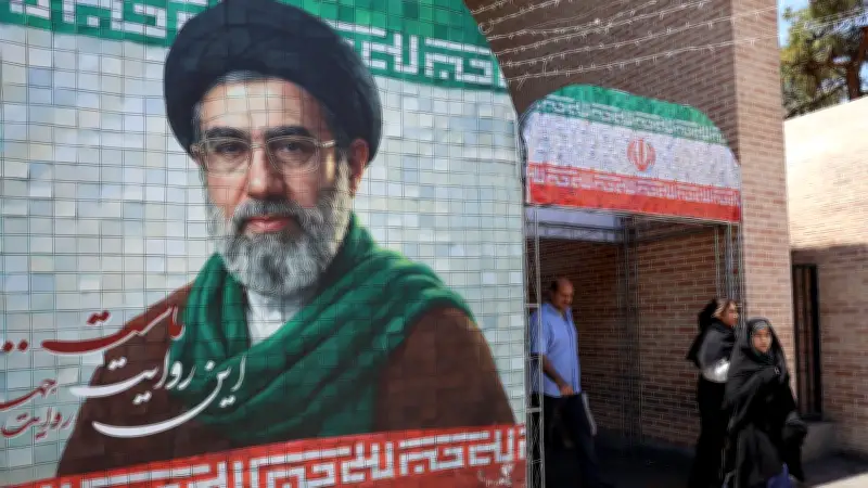 Iran : Khamenei refuse de transférer l'uranium enrichi hors du pays