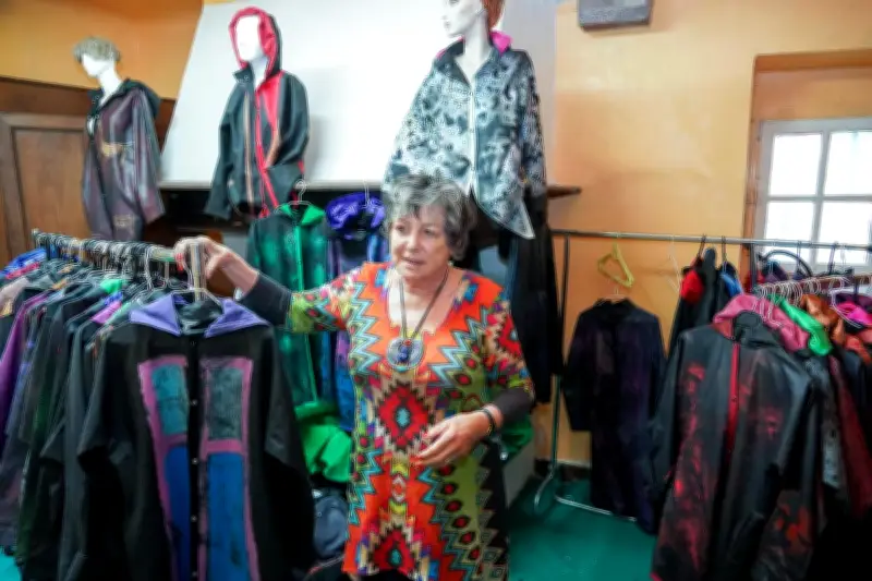 Iris Mansard, la « Rain coat lady » autrichienne du Pays basque