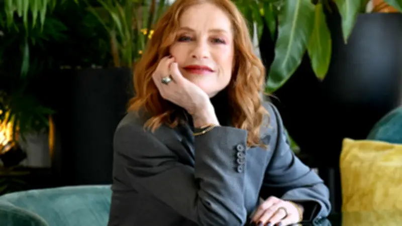 Isabelle Huppert fête ses 30 ans de Cannes avec « Histoires parallèles »