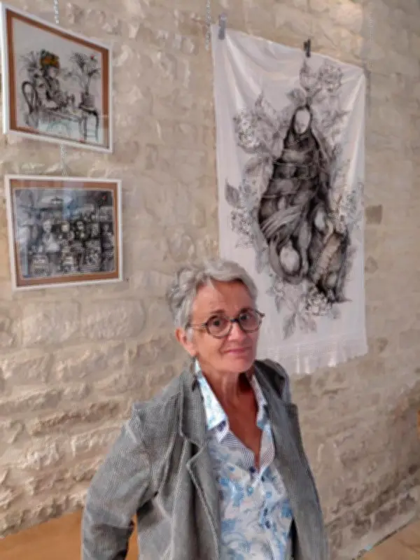 Isabelle Moulis expose ses œuvres mêlant dessin, peinture et collage à Surgères