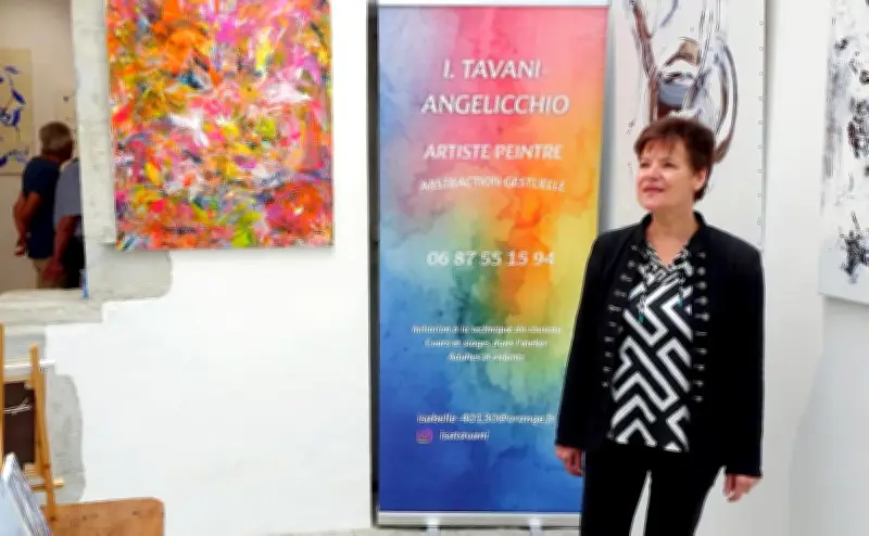 Isabelle Tavani expose ses œuvres vibrantes à la salle Arkua jusqu'au 31 mai