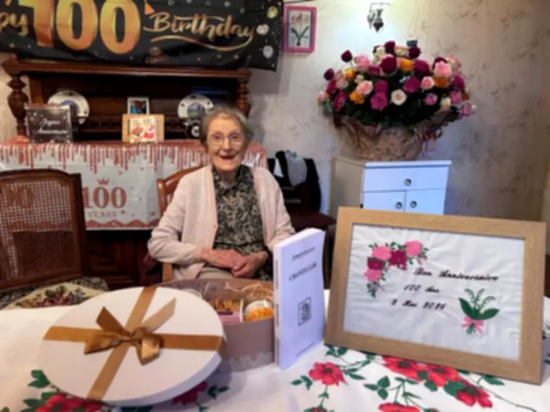 Jacqueline Reveillas, centenaire et mémoire vivante de Saint-Astier, honorée par la ville