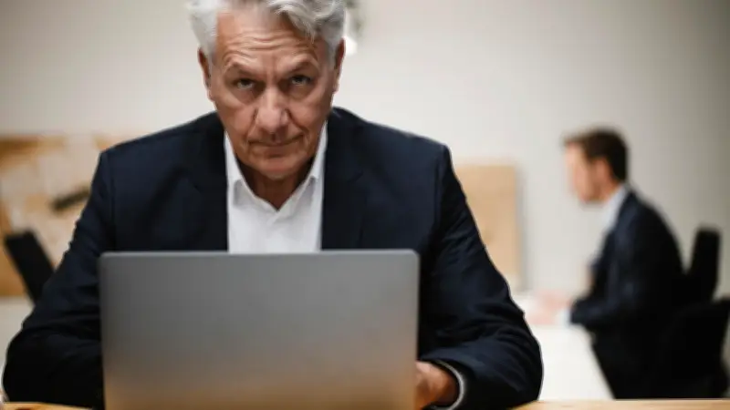 « Je suis vieux et je vous emmerde » : le cri des seniors au travail
