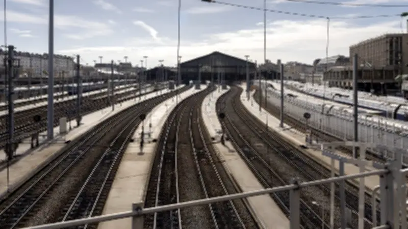 Jean Castex dévoile un plan de 367 millions pour les trains des Alpes du Sud