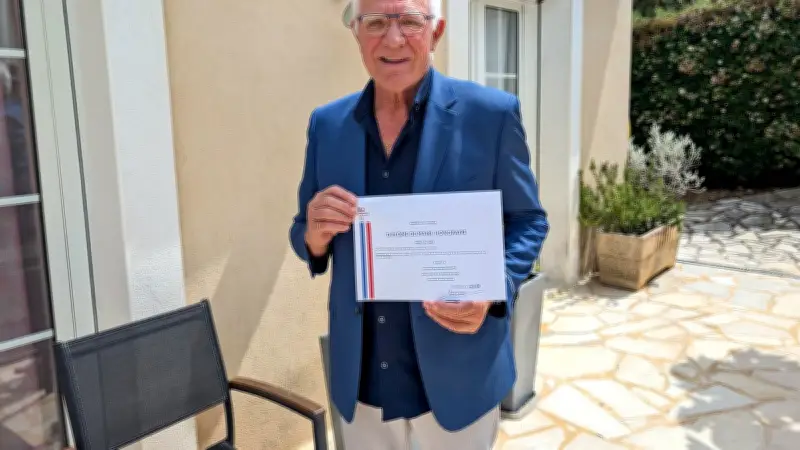 Jean-Jacques Rochette reçoit le diplôme de maire honoraire à Comps