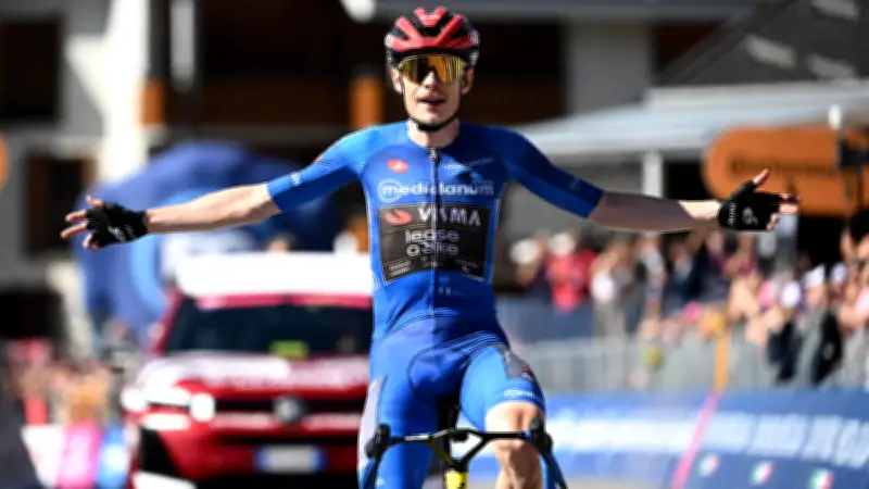 Jonas Vingegaard remporte la 14e étape du Giro et prend le maillot rose