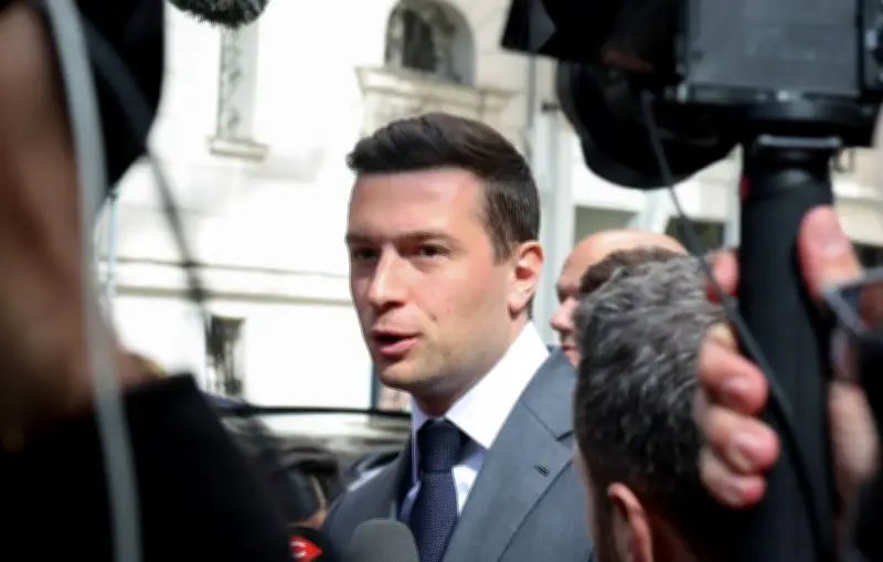 Jordan Bardella attaque Attal, Philippe et Retailleau pour 2027