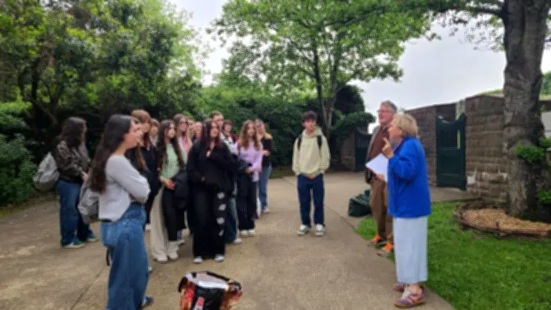 Journée création et biodiversité au jardin botanique Paul-Jovet avec des lycéens