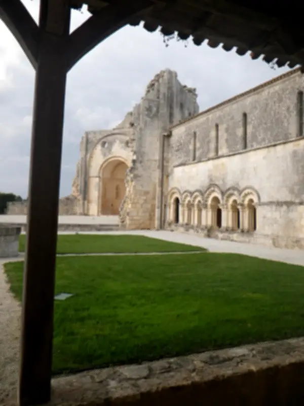 Journée d'étude sur l'art roman et gothique à l'abbaye de Trizay le 30 mai