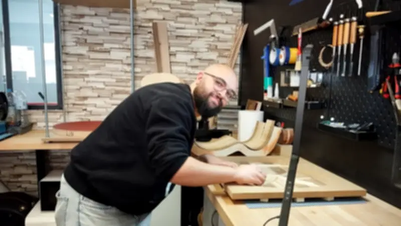 Jérôme Cruciani, luthier passionné, ouvre son atelier à Milhaud