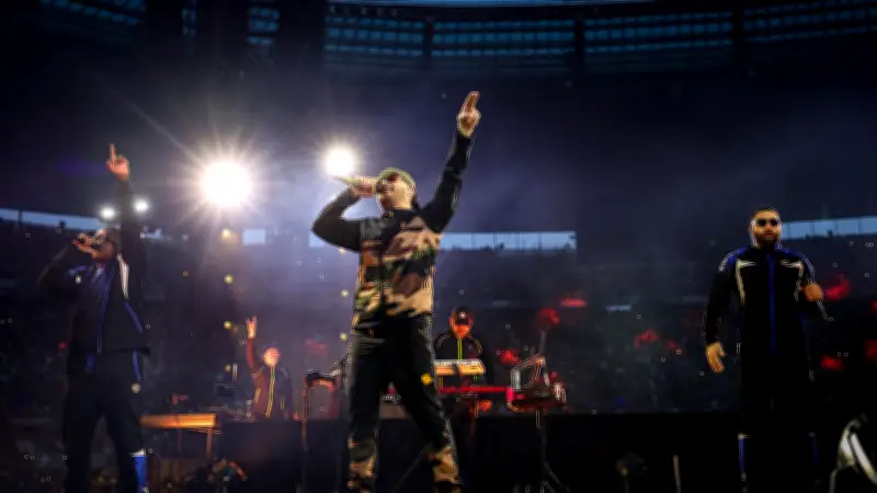 Jul au Stade de France : dernières places, invités et infos concerts